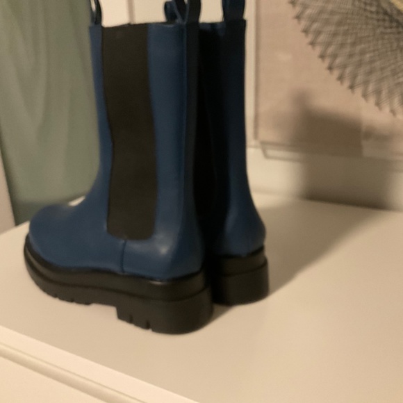 Raid. Fabulous faux leather blue Chelsea boots - Picture 4 of 9